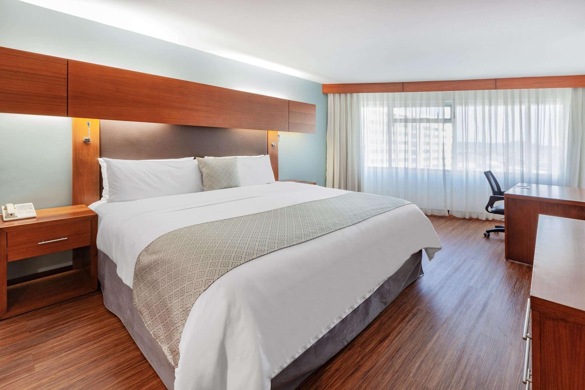 Tryp By Wyndham Guayaquil Airport Hotell Exteriör bild